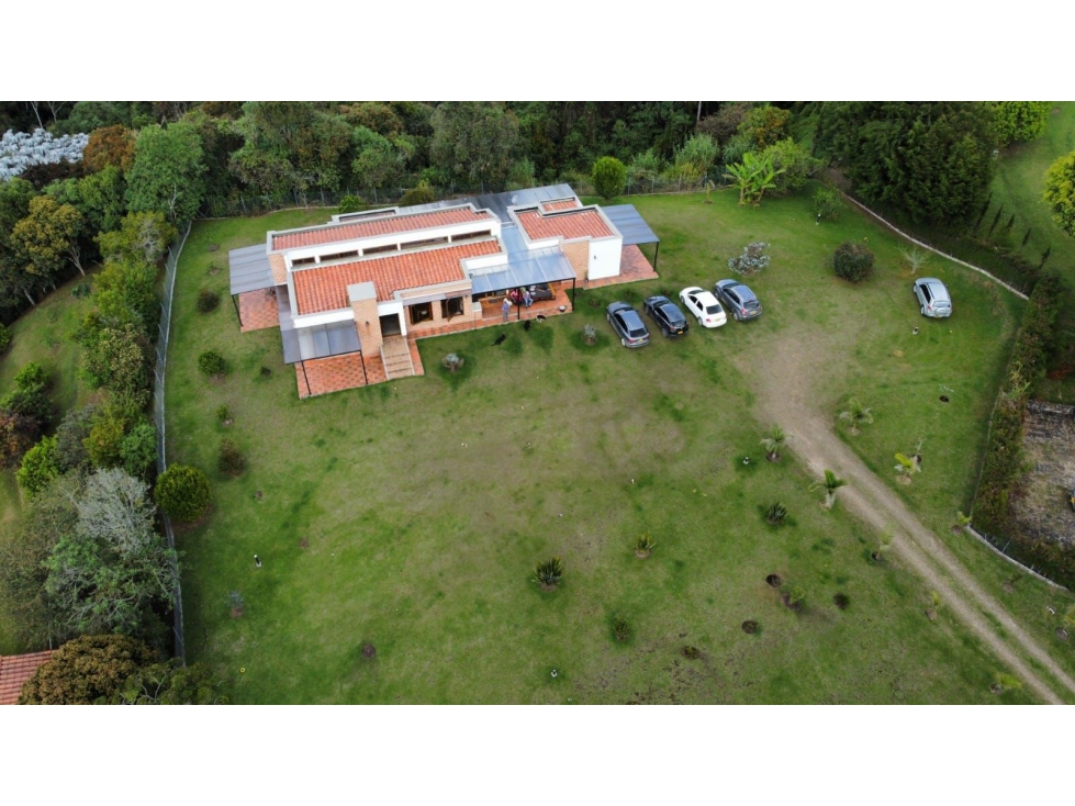 Venta Casa Campestre con dos casas en Guarne sector La Clarita