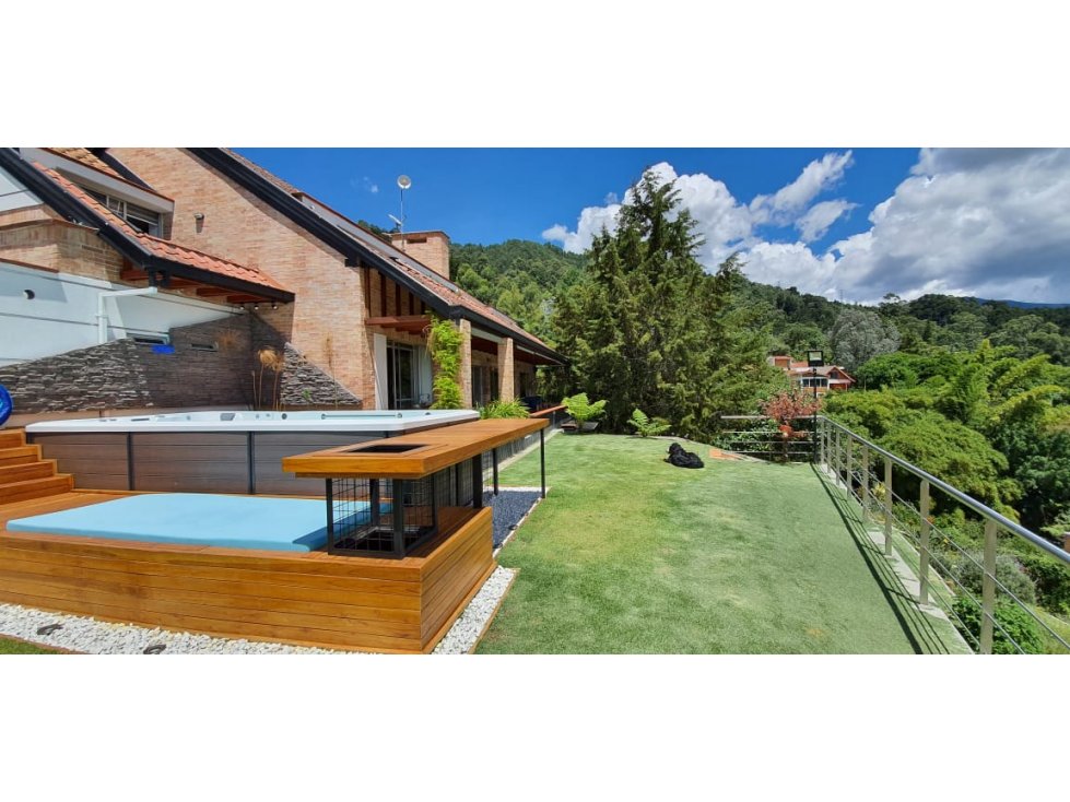 Venta Casa Loma del Chocho Envigado con vista a la ciudad — foto 2