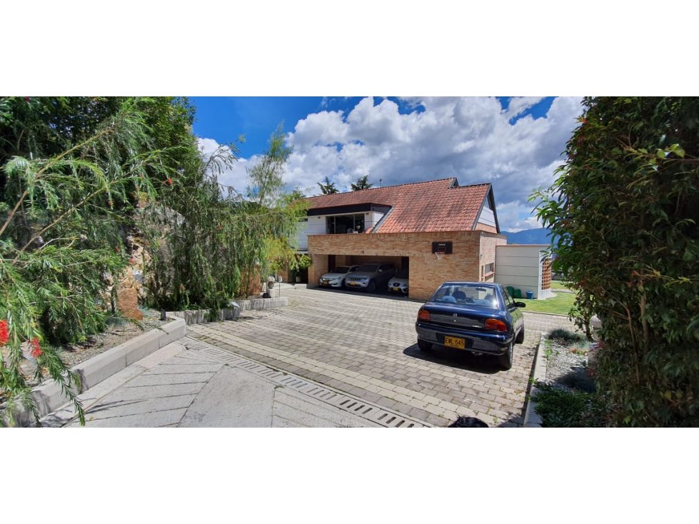 Venta Casa Loma del Chocho Envigado con vista a la ciudad — foto 5