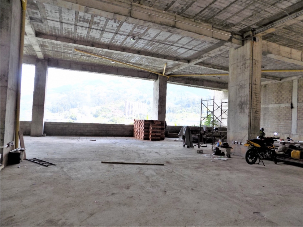 Venta de Bodega Ubicada en la Variante de Caldas - 4