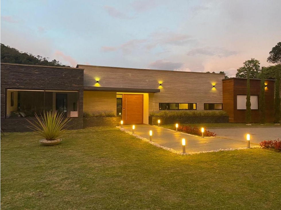 Venta de Casa Campestre en EL Retiro sector Piccolo