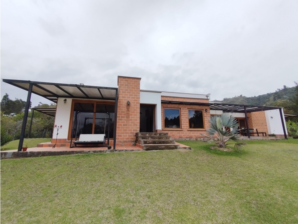 Venta Casa Campestre con dos casas en Guarne sector La Clarita — foto 3