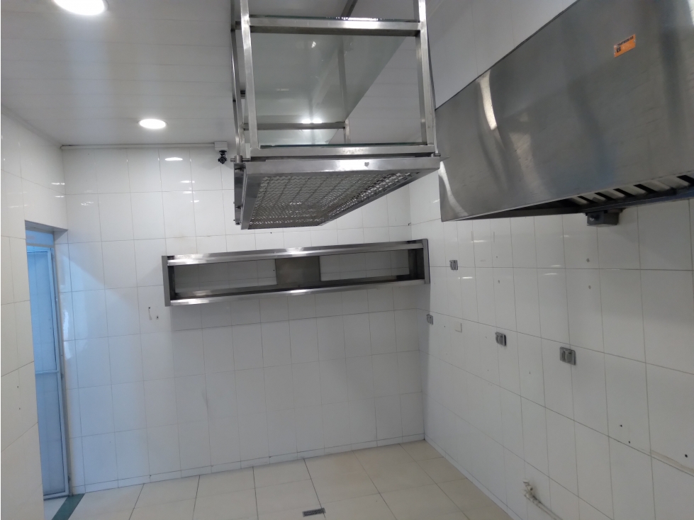 LOCALES (2) EN PLAZOLETA DE COMIDAS — foto 4