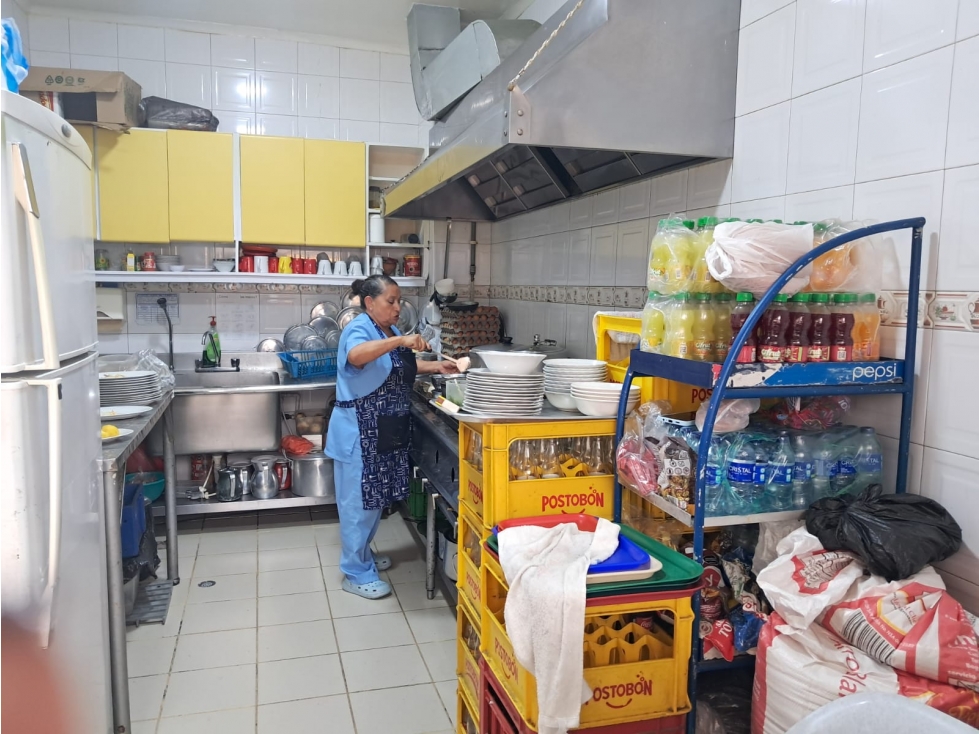 LOCAL CON RESTAURANTE EN CENTRO COMERCIAL — foto 2