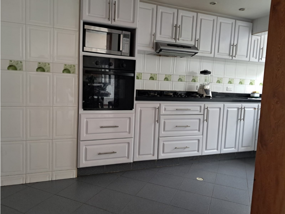 CASA EN CONTADOR VIVIENDA U OFICINAS
