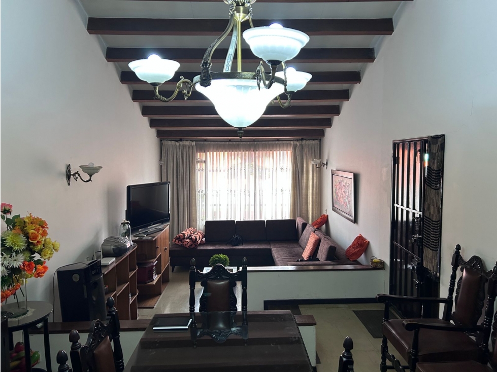 CASA DE BARRIO EN MODELIA