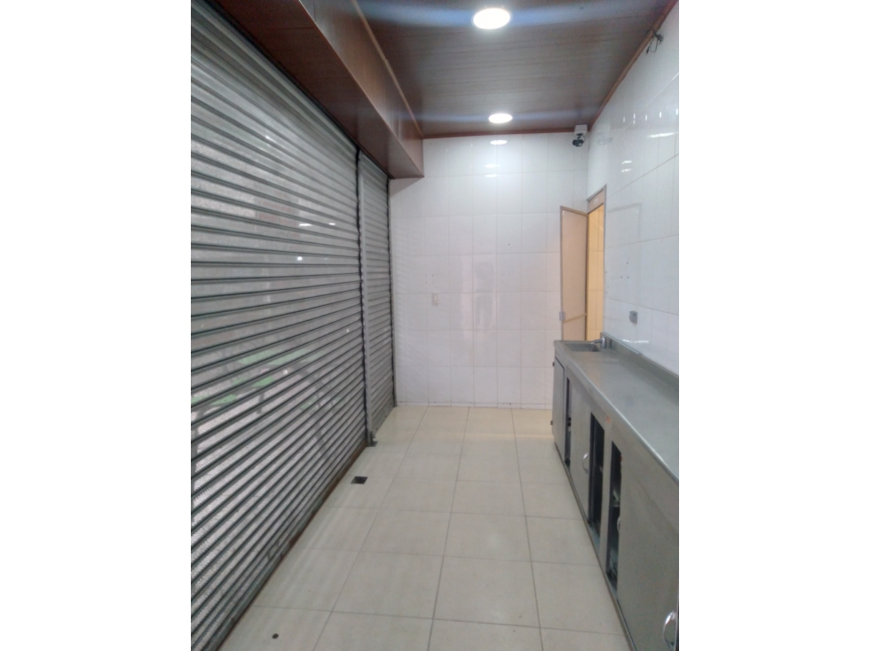 LOCALES (2) EN PLAZOLETA DE COMIDAS — foto 5