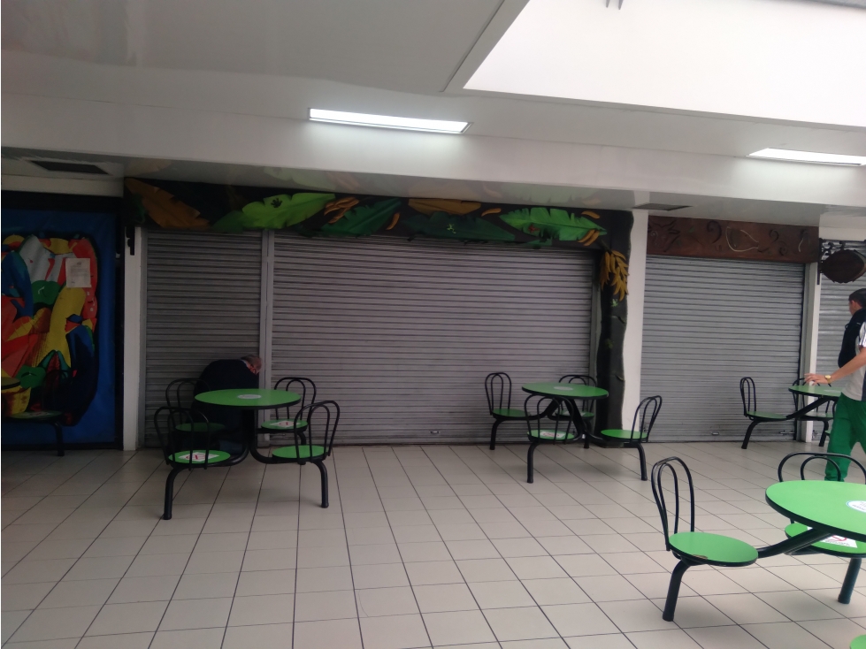 LOCALES (2) EN PLAZOLETA DE COMIDAS — foto 3