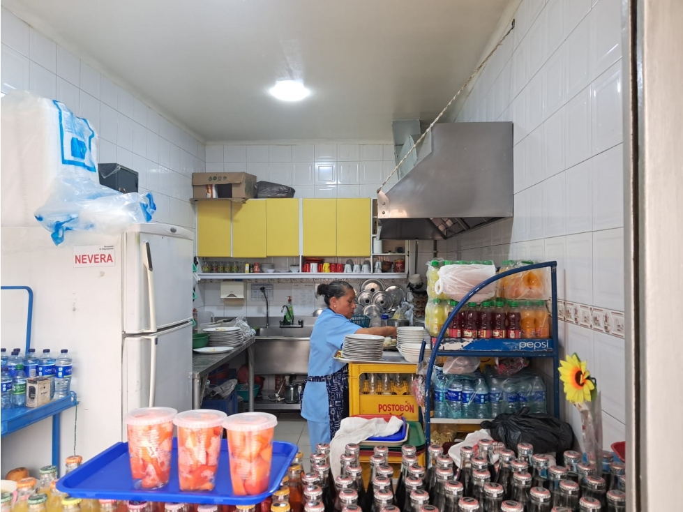 LOCAL CON RESTAURANTE EN CENTRO COMERCIAL — foto 4