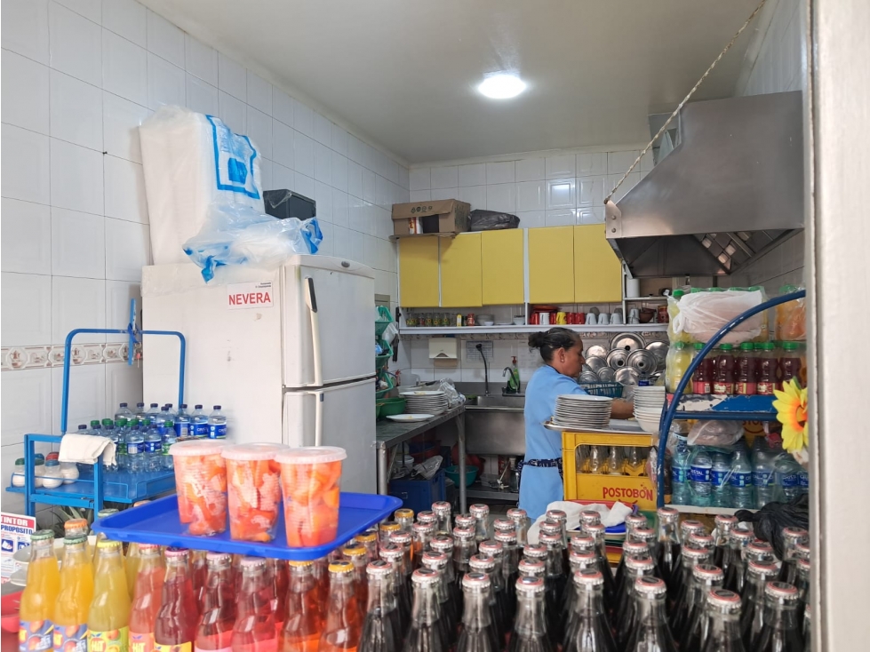 LOCAL CON RESTAURANTE EN CENTRO COMERCIAL — foto 6
