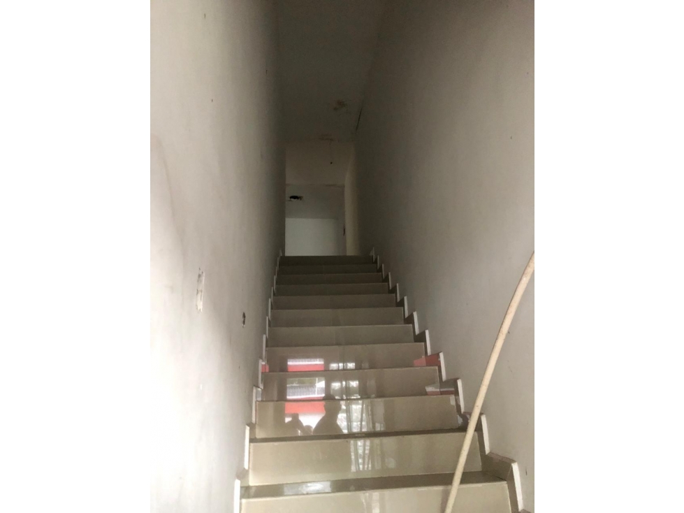 OFICINA DISPONIBLE PARA ARRIENDO BARRIO LA JULIA - 3