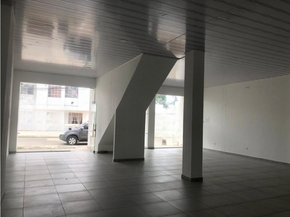 LOCAL DISPONIBLE PARA ARRIENDO EN EXCELENTE UBICACIÓN — foto 4