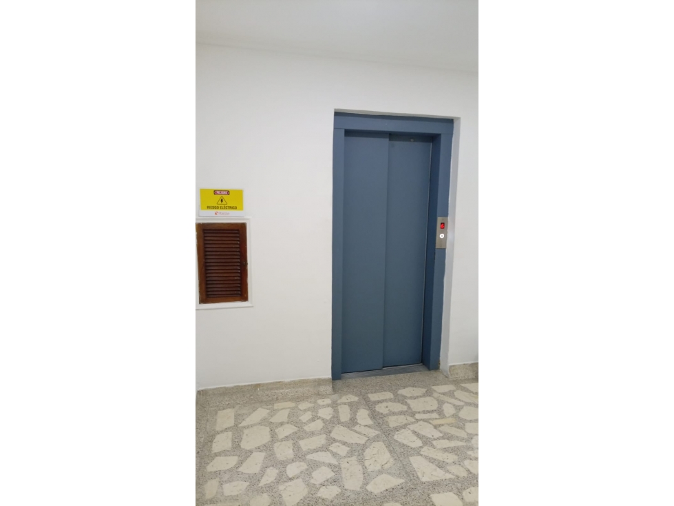 OFICINA DISPONIBLE PARA ARRIENDO EN EL CENTRO DE LA CIUDAD - 2