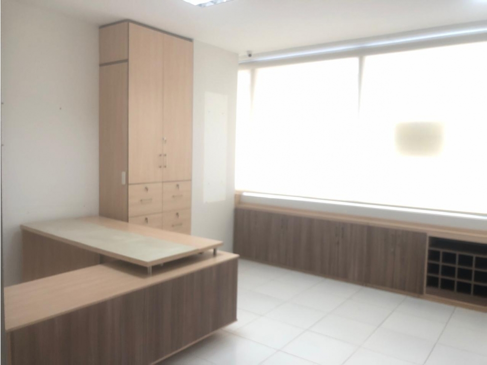 OFICINA DISPONIBLE PARA ARRIENDO CENTRO DE NEGOCIOS ALAMEDAS - 3