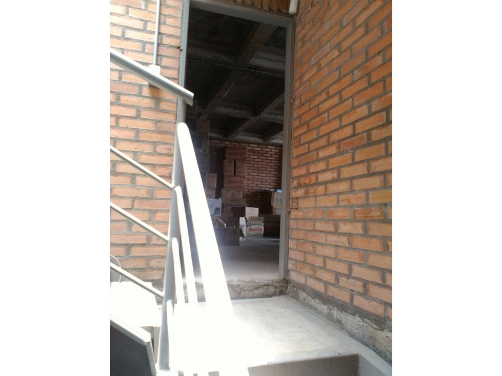 bodega y edificio - 2