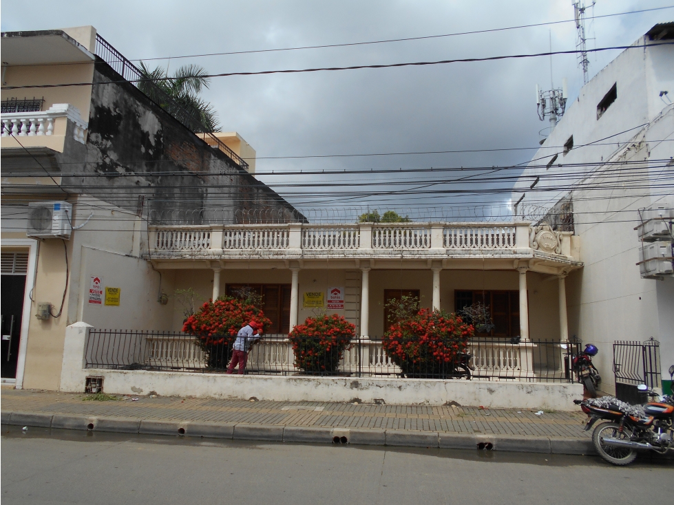 SE VENDE CASA EN EL CENTRO