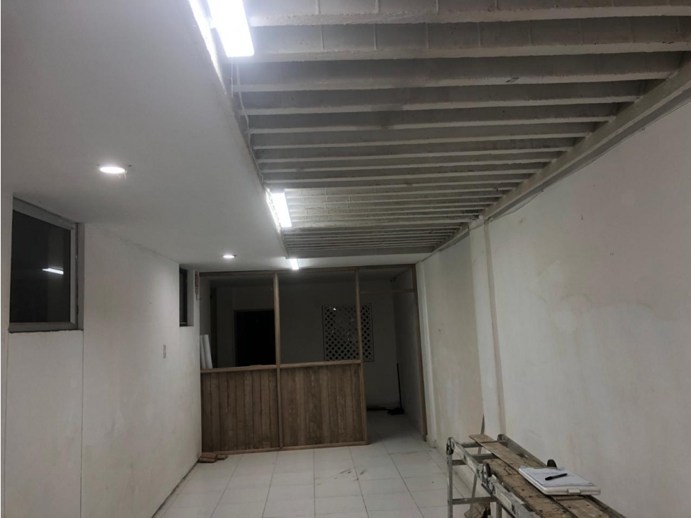LOCAL COMERCIAL EN ARRIENDO/LAURELES - 4