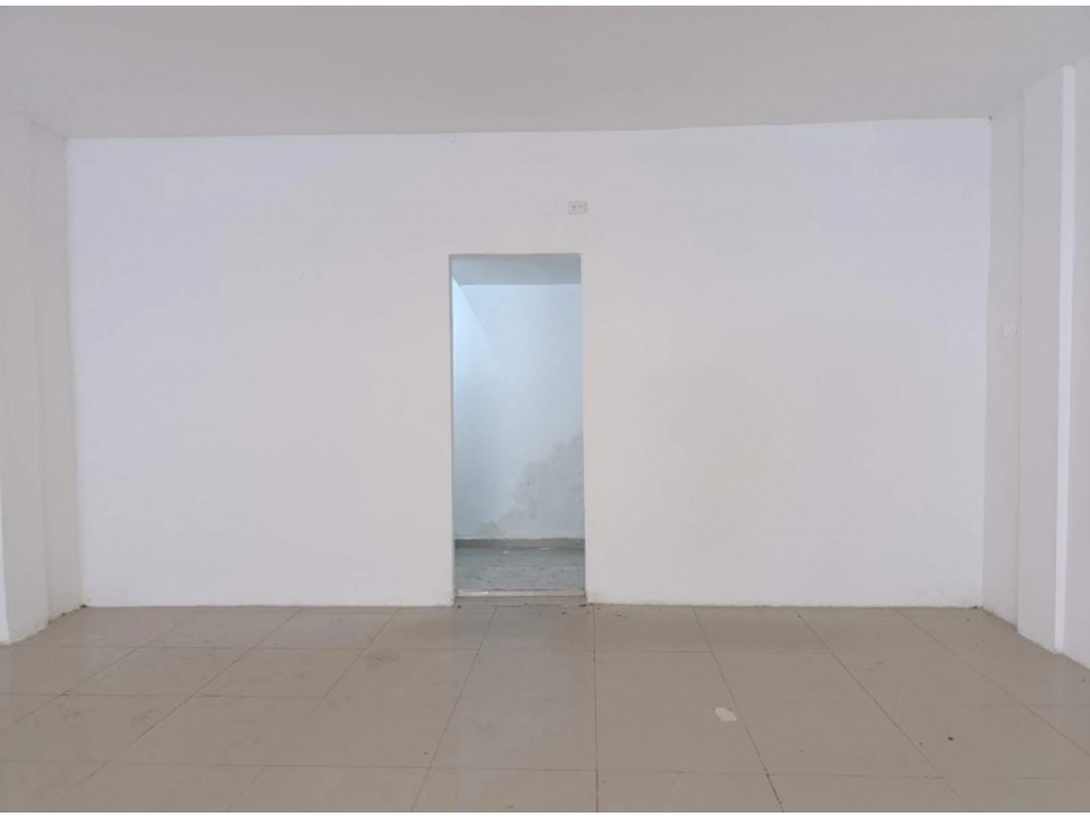 LOCAL DISPONIBLE PARA ARRIENDO - 3