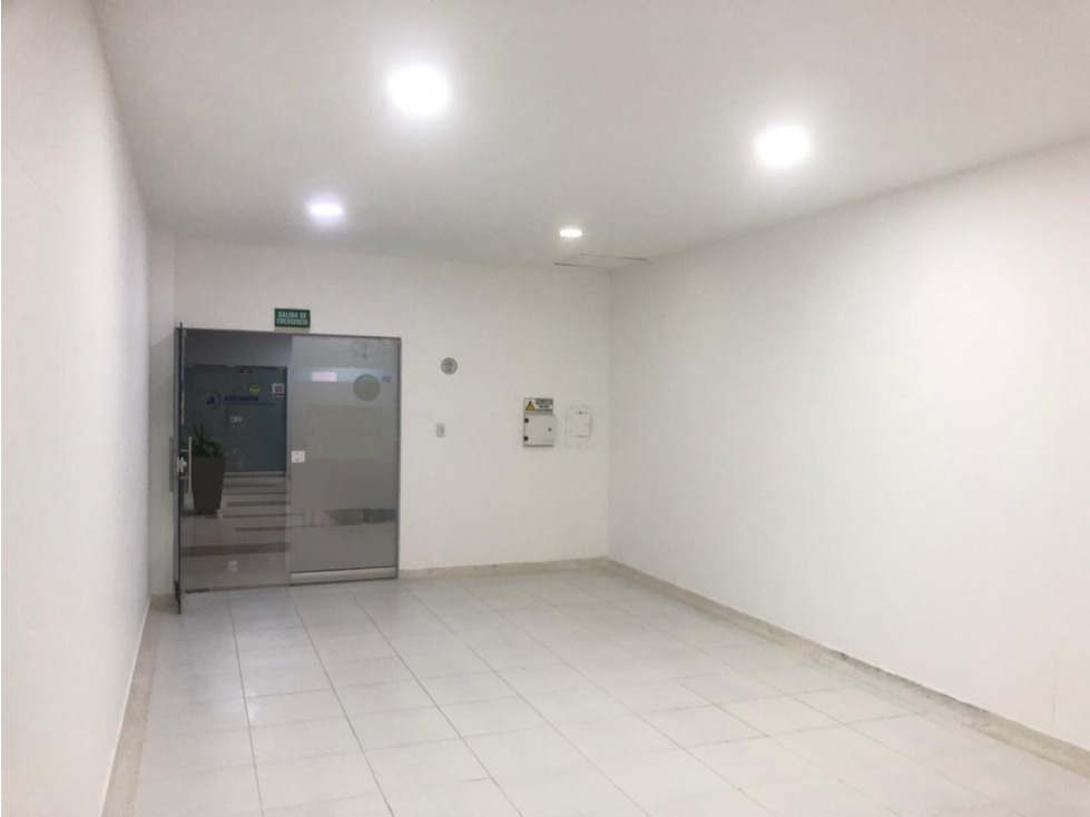 OFICINA DISPONIBLE PARA ARRIENDO CENTRO DE NEGOCIOS ALAMEDAS - 2