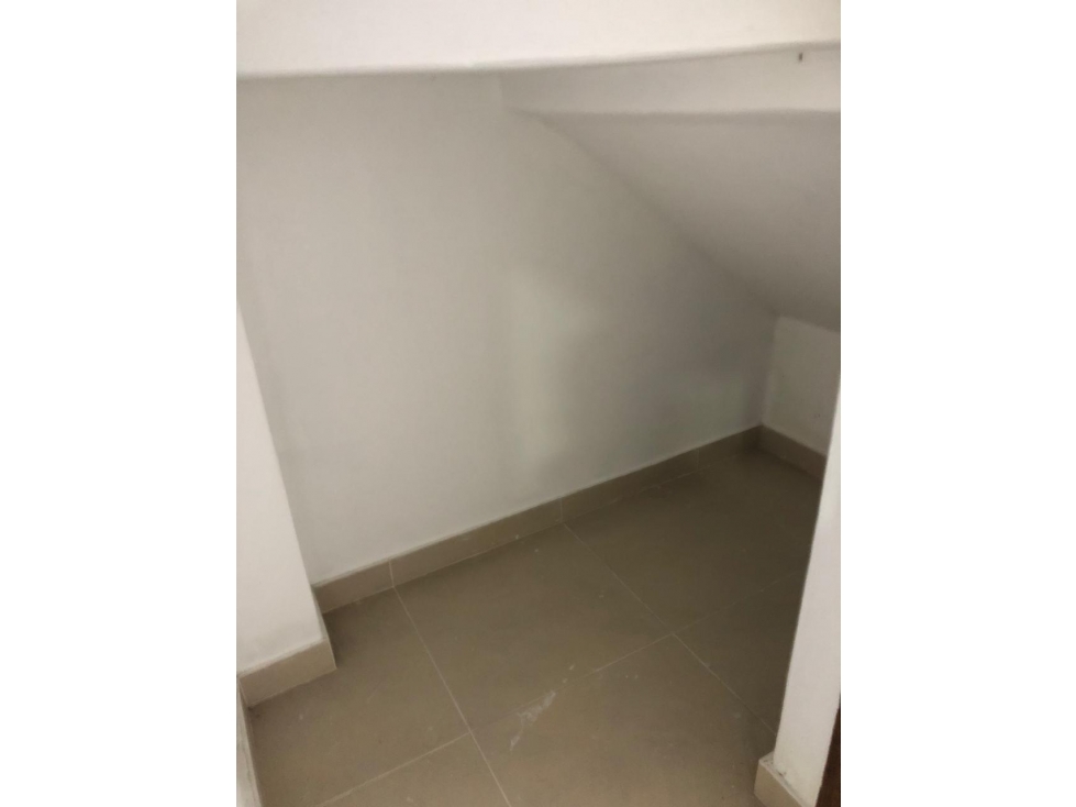 LOCAL DISPONIBLE PARA ARRIENDO EN EL CENTRO DE LA CIUDAD — foto 5