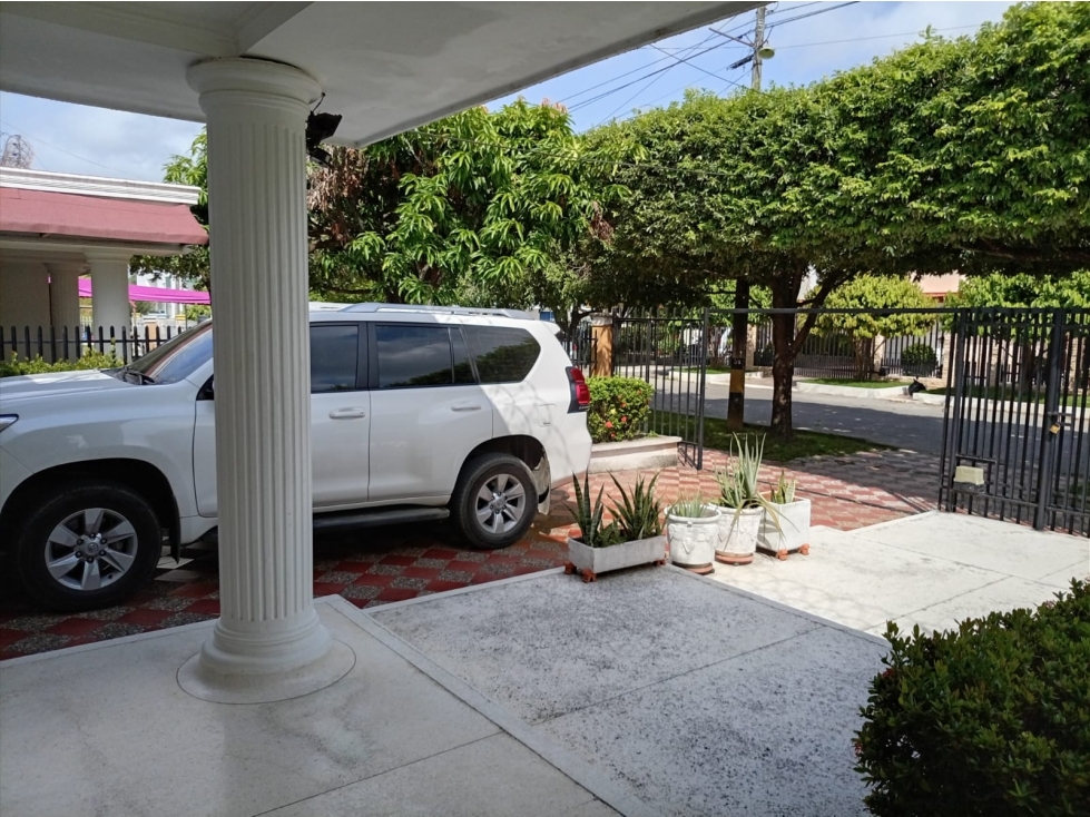 CASA DISPONIBLE PARA ARRIENDO BARRIO COSTA DE ORO