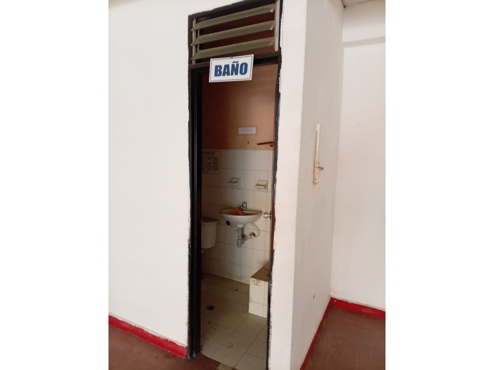 LOCAL DISPONIBLE PARA ARRIENDO EN EL CENTRO DE LA CIUDAD - 5