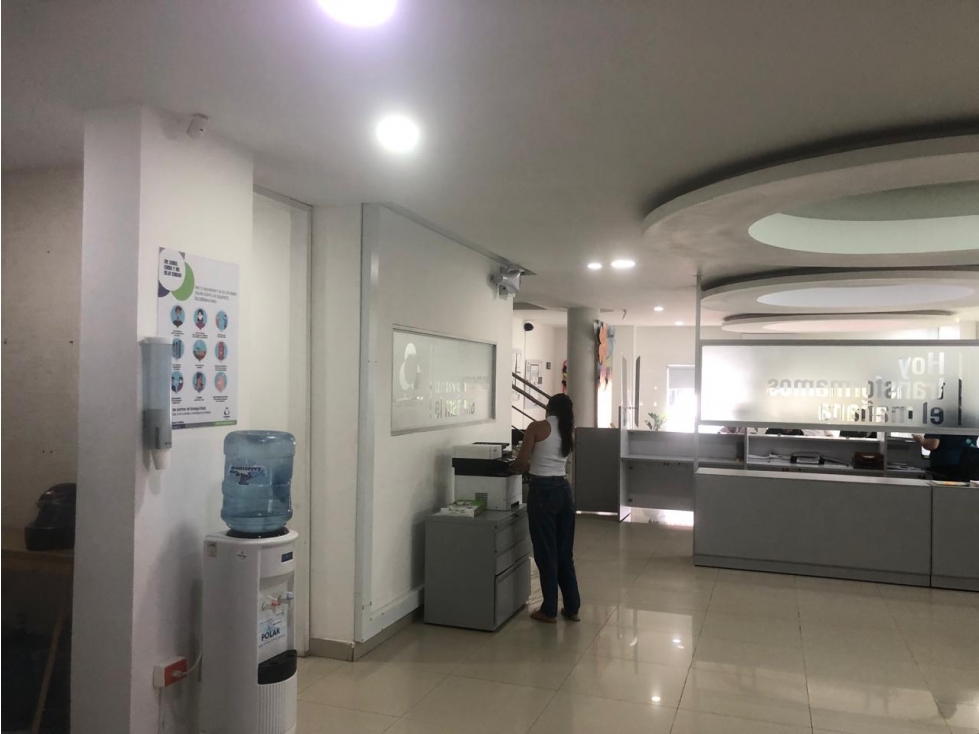 LOCAL DISPONIBLE PARA ARRIENDO EN EL CENTRO DE LA CIUDAD — foto 3