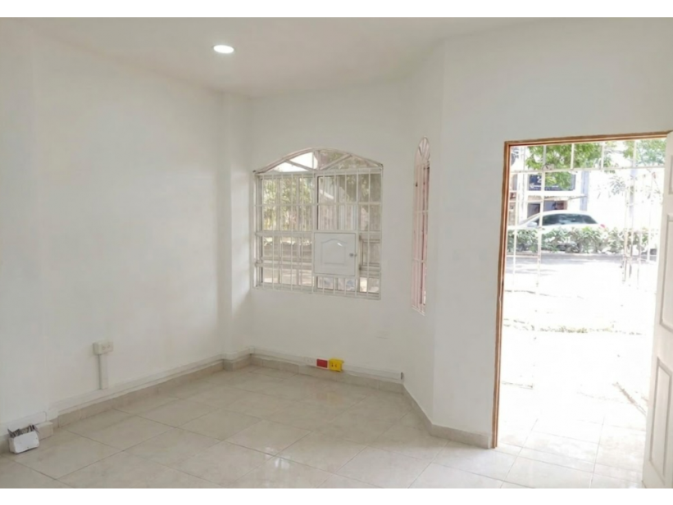 CASA COMERCIAL DISPONIBLE PARA ARRIENDO, EXCELENTE UBICACIÓN — foto 2