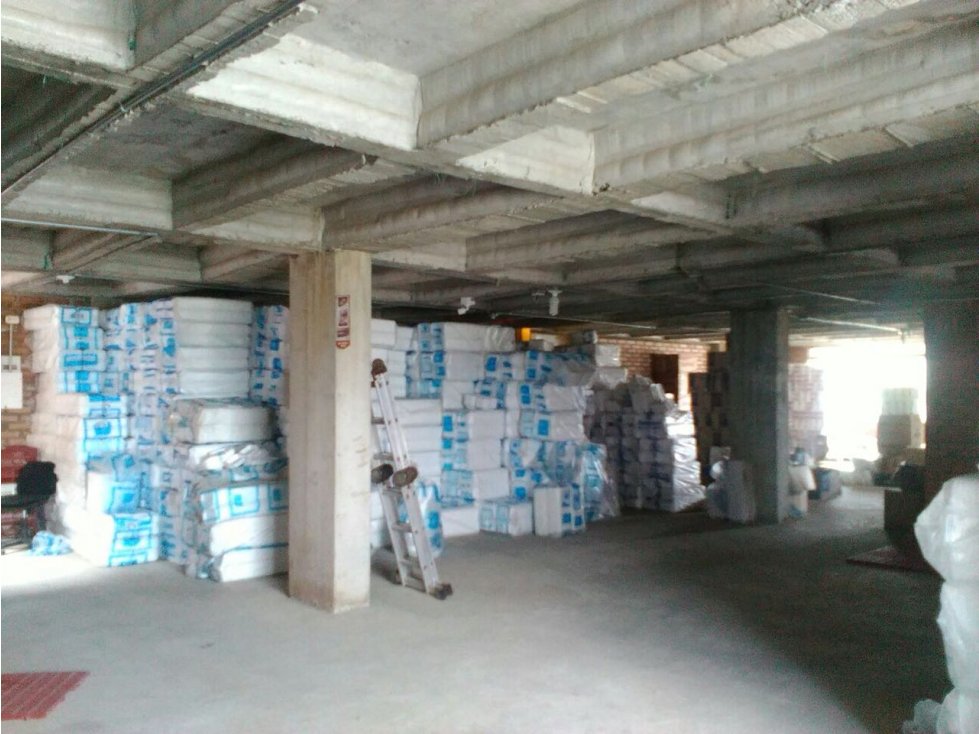 bodega y edificio - 3