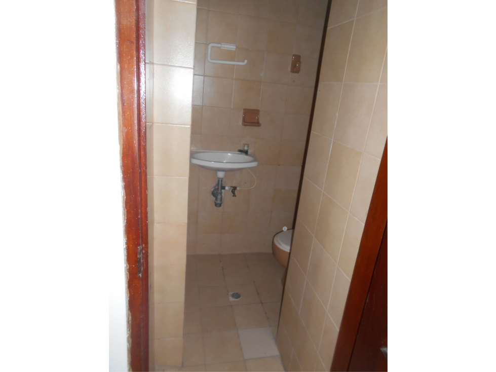 LOCAL DISPONIBLE PARA ARRIENDO EN EL CENTRO - 5