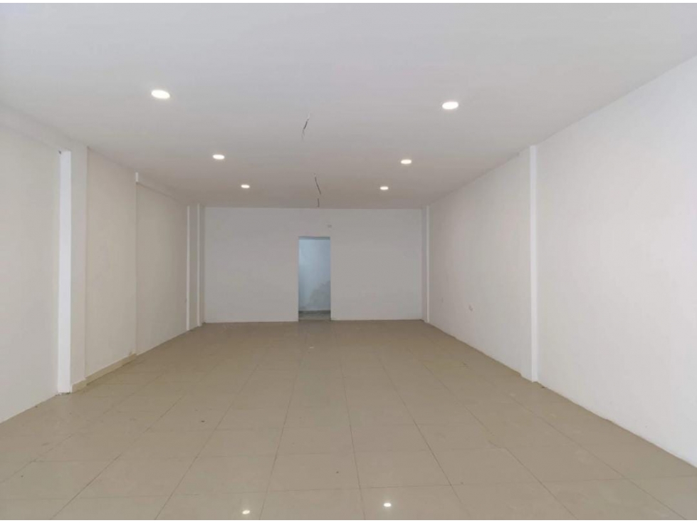 LOCAL DISPONIBLE PARA ARRIENDO - 4
