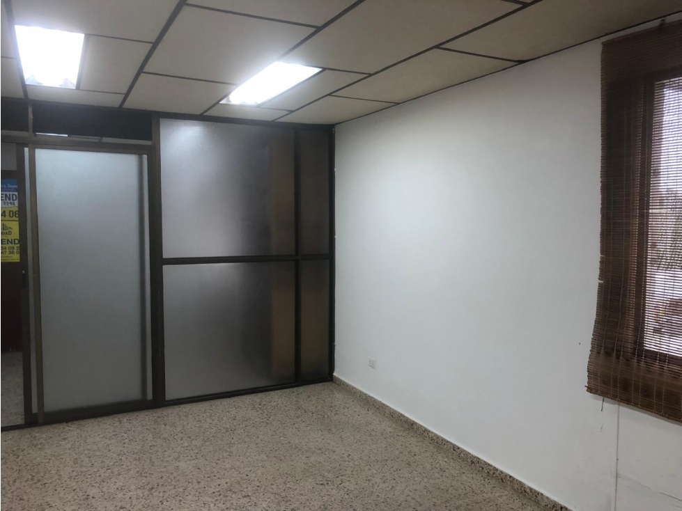 SE ARRIENDA OFICINA EN EL CENTRO DE LA CIUDAD - 5