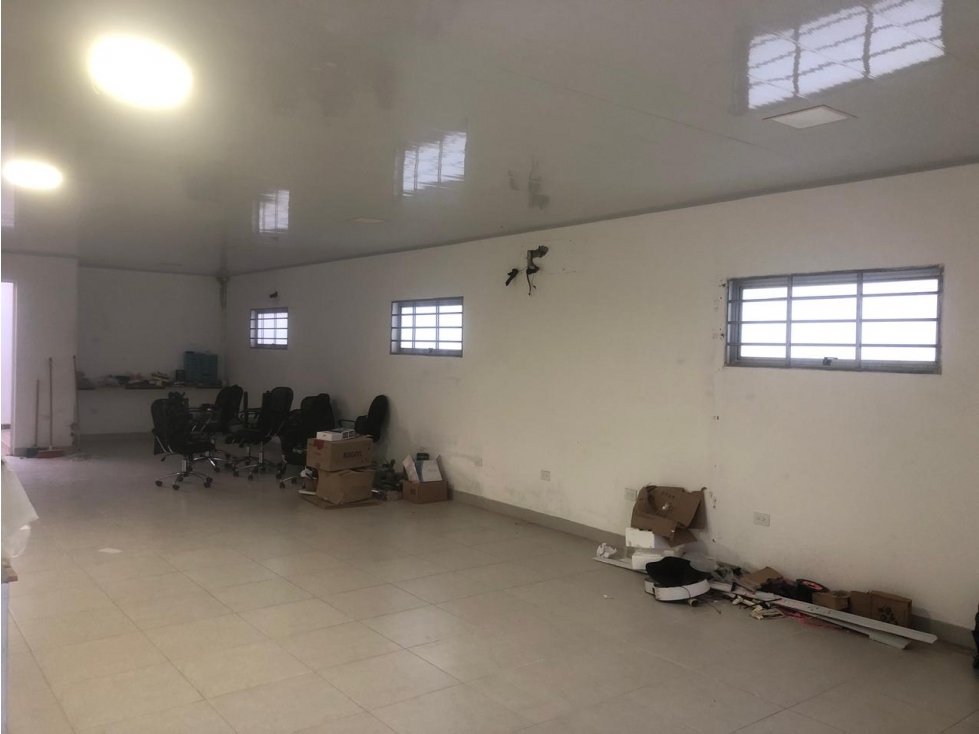 OFICINA DISPONIBLE PARA ARRIENDO BARRIO CENTRO - 2