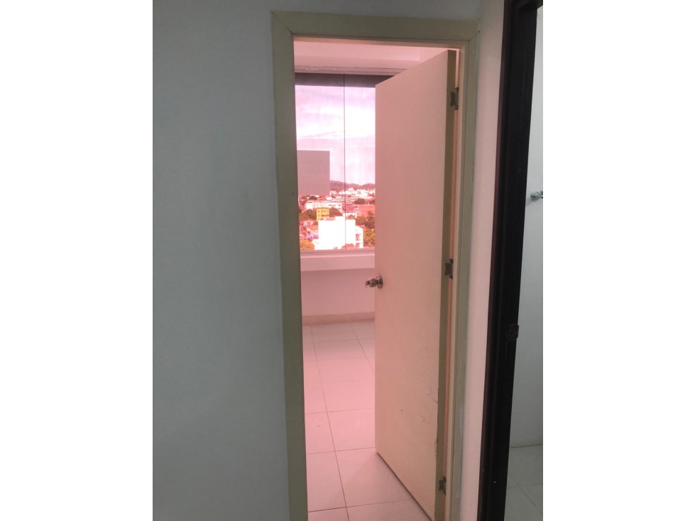 OFICINA DISPONIBLE PARA ARRIENDO CENTRO DE NEGOCIOS ALAMEDAS - 4