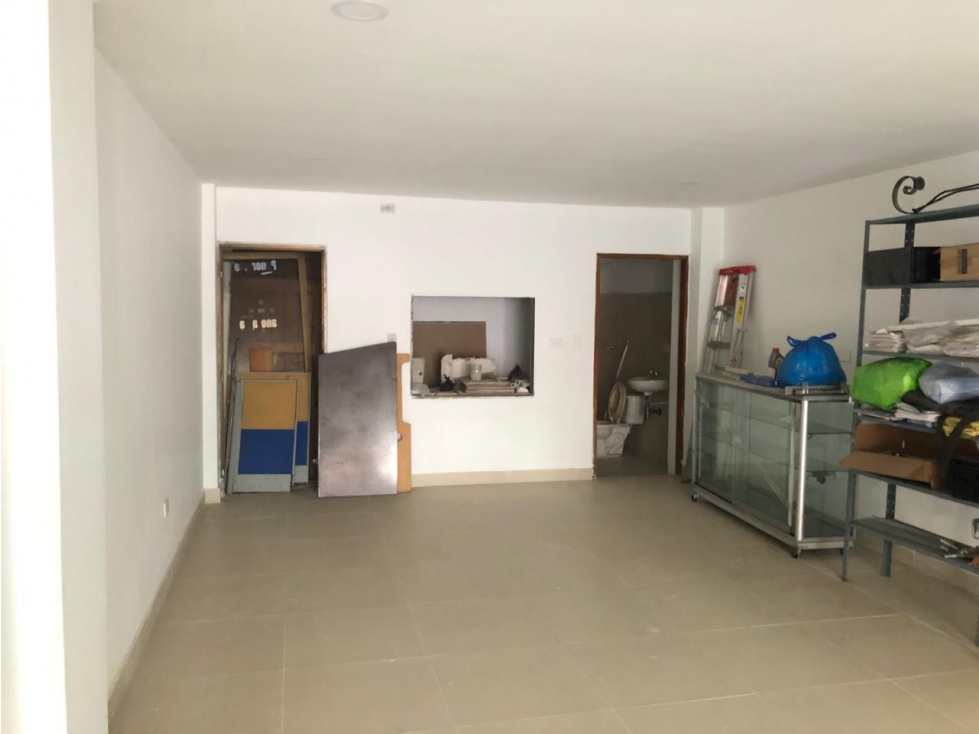 LOCAL DISPONIBLE PARA ARRIENDO EN EL CENTRO DE LA CIUDAD — foto 2