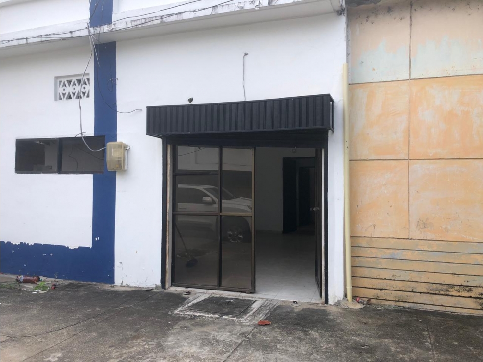 LOCAL DISPONIBLE PARA ARRIENDO EN EL CENTRO DE LA CIUDAD — foto 2