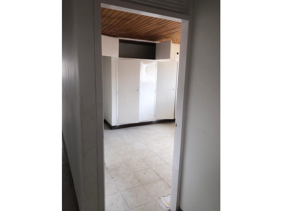 APARTAMENTO DISPONIBLE PARA ARRIENDO EN EL CENTRO DE LA CIUDAD — foto 3