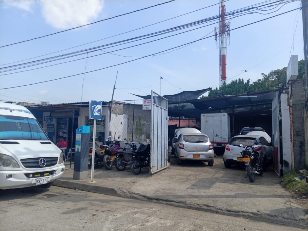 LOTE COMERCIAL DISPONIBLE PARA VENTA EN EL CENTRO DE LA CIUDAD - 2