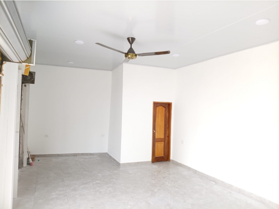LOCAL DISPONIBLE PARA ARRIENDO EN EL CENTRO DE LA CIUDAD - 4