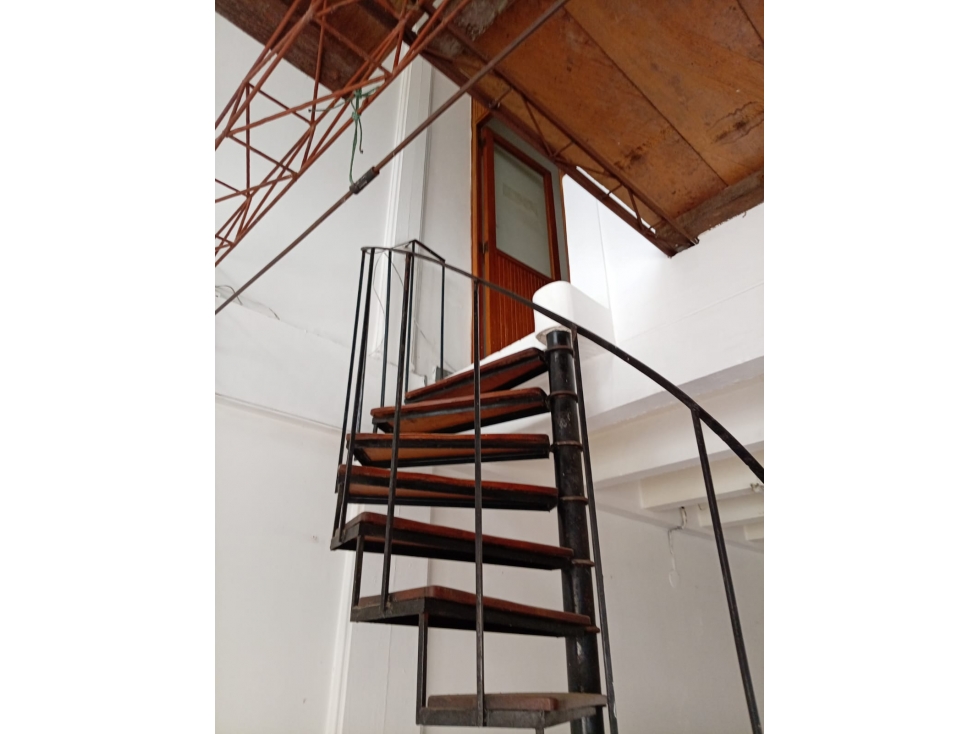 LOCAL DISPONIBLE PARA ARRIENDO EN EL CENTRO DE LA CIUDAD - 4