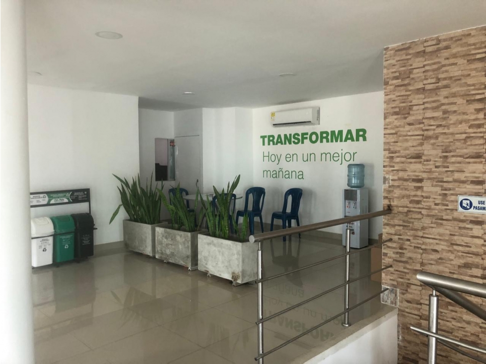 LOCAL DISPONIBLE PARA ARRIENDO EN EL CENTRO DE LA CIUDAD — foto 2