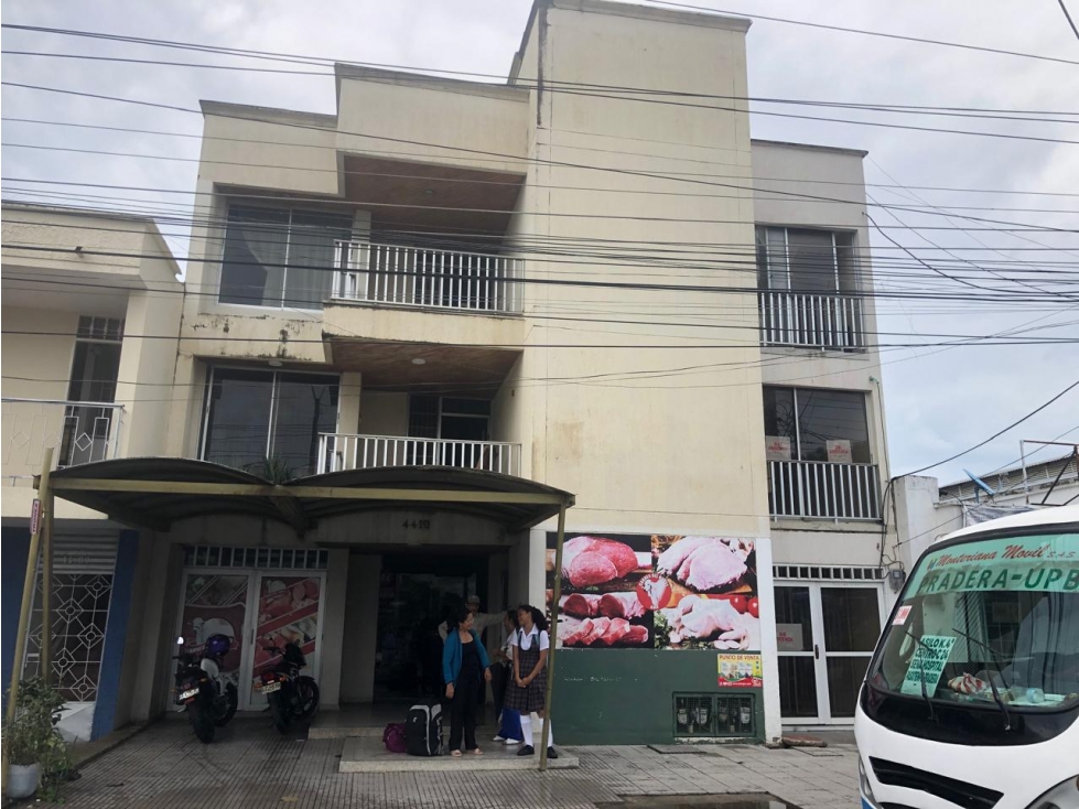 LOCAL COMERCIAL EN ARRIENDO/LAURELES - 1