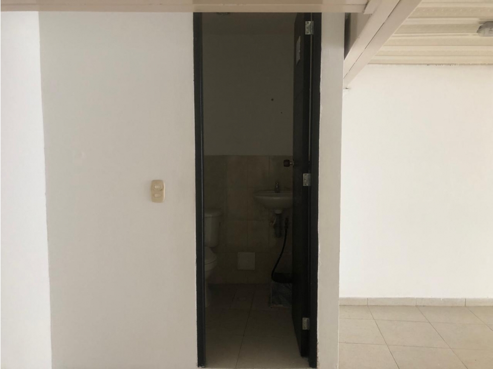 LOCAL DISPONIBLE EN ARRIENDO/VENTA - 4