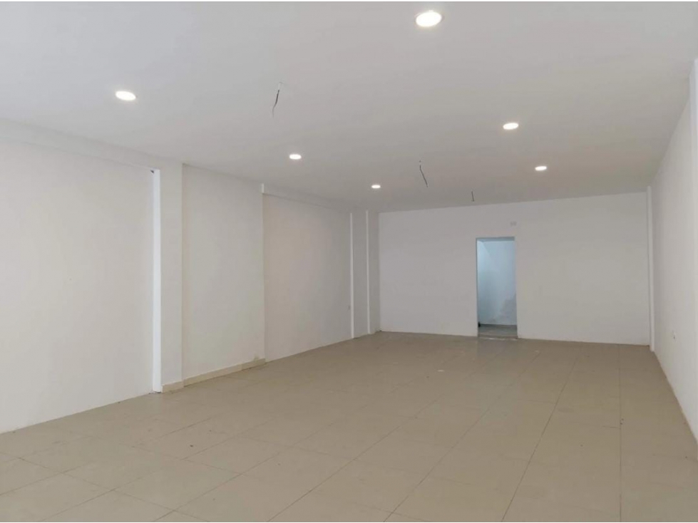 LOCAL DISPONIBLE PARA ARRIENDO - 5