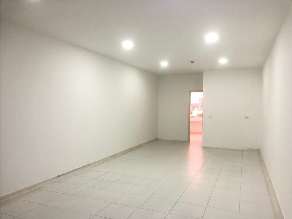 OFICINA DISPONIBLE PARA ARRIENDO CENTRO DE NEGOCIOS ALAMEDAS - 3