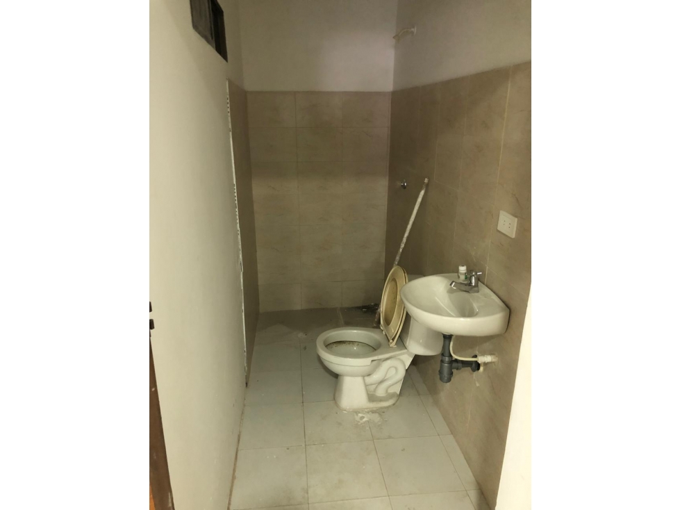 LOCAL DISPONIBLE PARA ARRIENDO EN EL CENTRO DE LA CIUDAD — foto 6