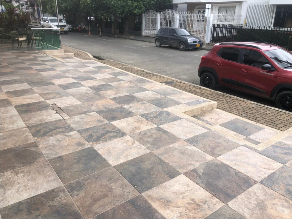 LOCAL DISPONIBLE PARA ARRIENDO EN EL NORTE DE LA CIUDAD — foto 3