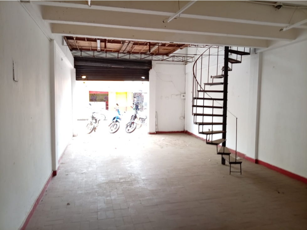 LOCAL DISPONIBLE PARA ARRIENDO EN EL CENTRO DE LA CIUDAD - 3