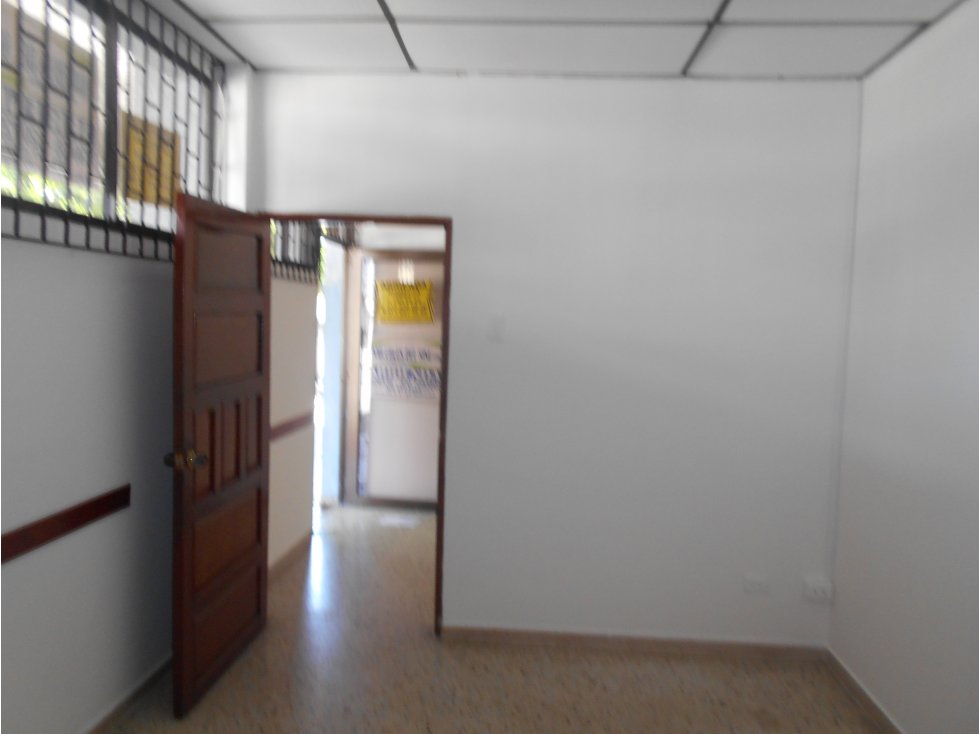 LOCAL DISPONIBLE PARA ARRIENDO EN EL CENTRO - 2