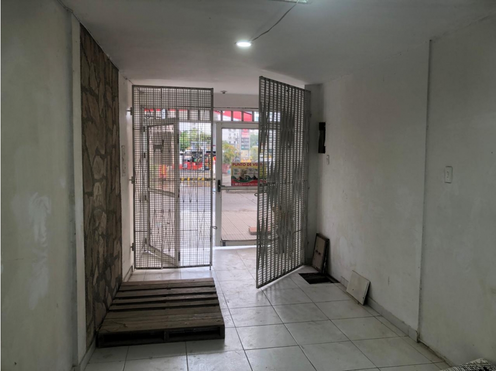 LOCAL COMERCIAL EN ARRIENDO/LAURELES - 3